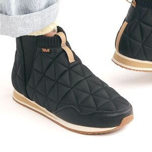 Teva ReEMBER Mid Slip On fashion Shoes quilted nylon puffer boots black womans 6